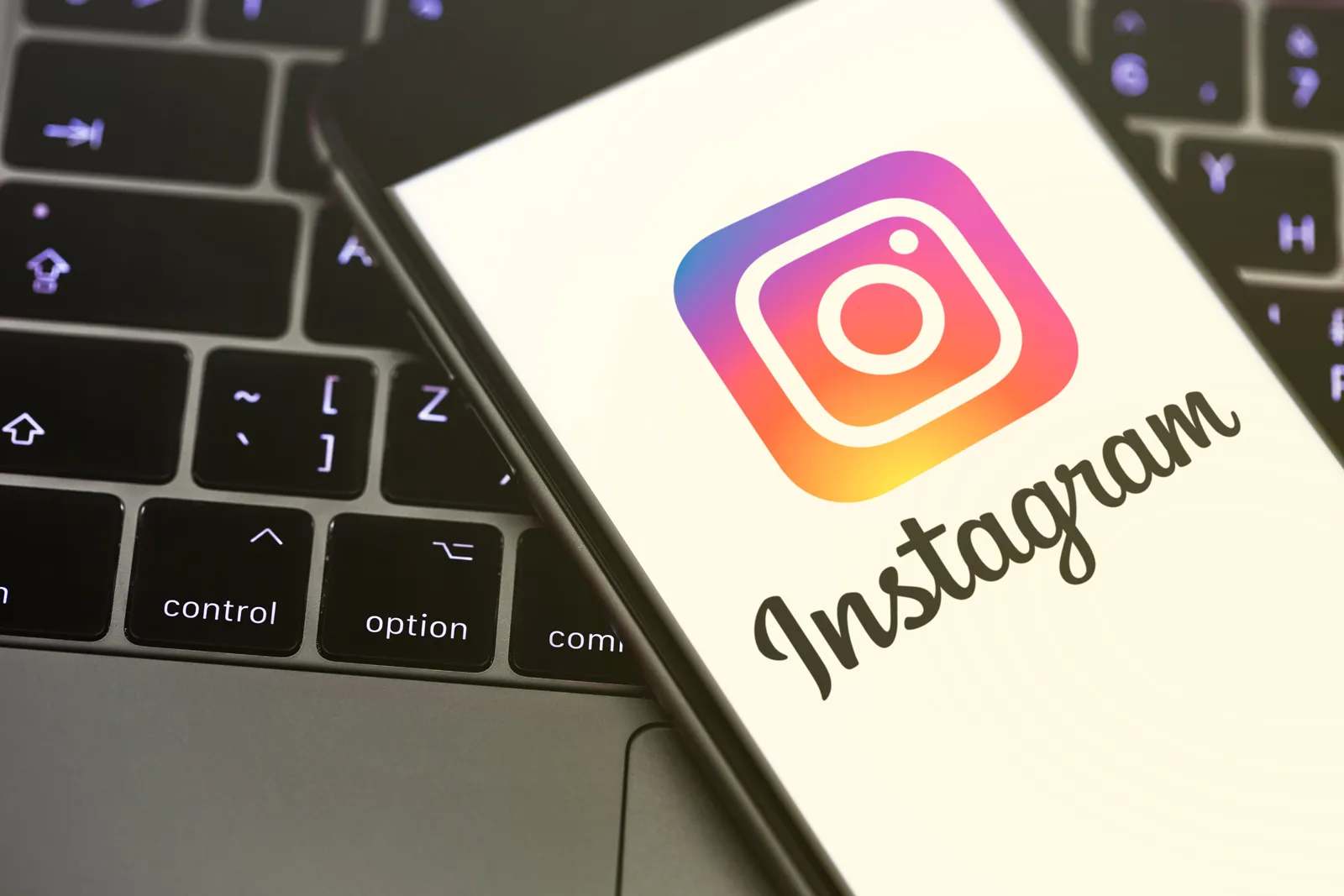 Instagram's overseas screening and digital marketing strategies